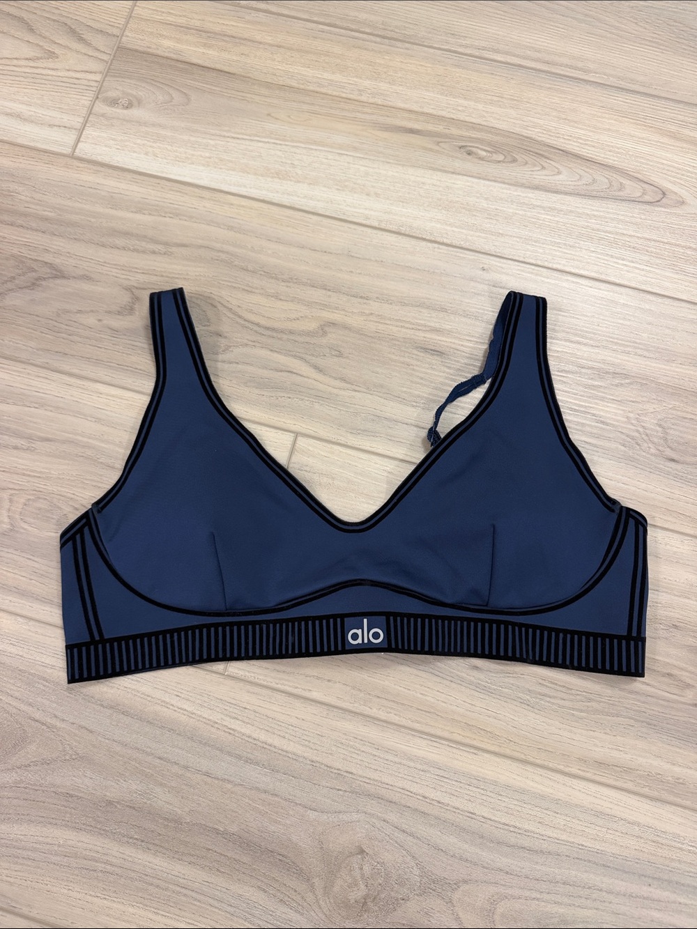ALO Yoga Navy Airlift Line Up Sports Bra